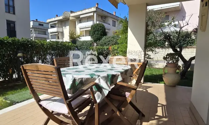 Rexer-Spoltore-Appartamento-su-Due-Livelli-con-Ampio-Giardino-e-Box-Auto-Altro