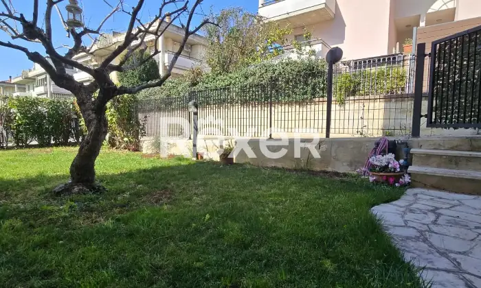 Rexer-Spoltore-Appartamento-su-Due-Livelli-con-Ampio-Giardino-e-Box-Auto-Altro