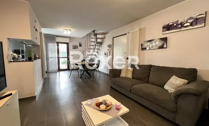 Rexer-Spoltore-Appartamento-su-Due-Livelli-con-Ampio-Giardino-e-Box-Auto-Altro