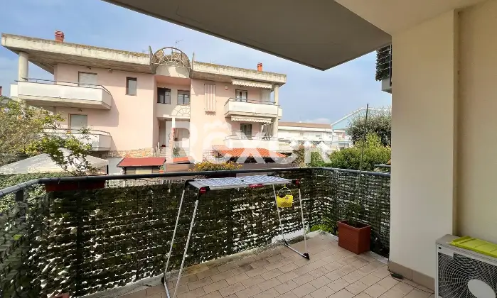 Rexer-Spoltore-Appartamento-su-Due-Livelli-con-Ampio-Giardino-e-Box-Auto-Altro