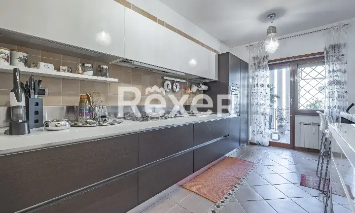 Rexer-Roma-Fonte-MeravigliosaQuadrilocale-con-doppio-posto-auto-e-cantina-Altro