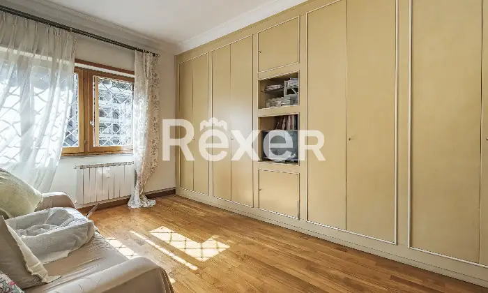 Rexer-Roma-Fonte-MeravigliosaQuadrilocale-con-doppio-posto-auto-e-cantina-Altro