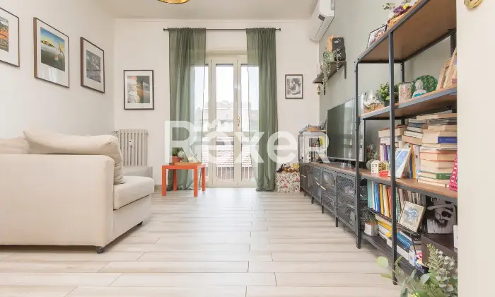 Rexer-Torino-Trilocale-al-secondo-piano-Altro