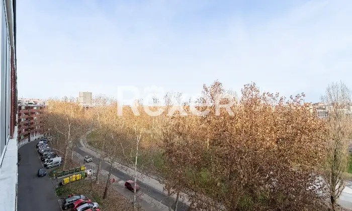 Rexer-Milano-Tre-locali-piano-alto-e-box-Altro