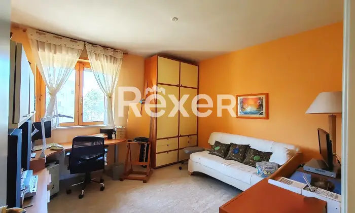 Rexer-Bitonto-Ampio-vani-luminoso-con-box-auto-di-propriet-Camera-da-letto