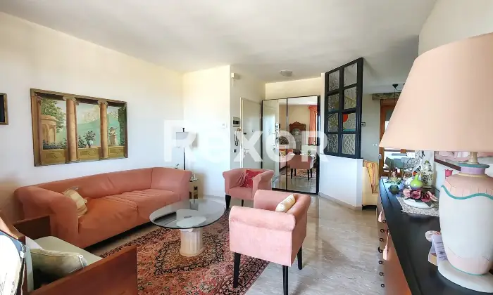 Rexer-Bitonto-Ampio-vani-luminoso-con-box-auto-di-propriet-Soggiorno