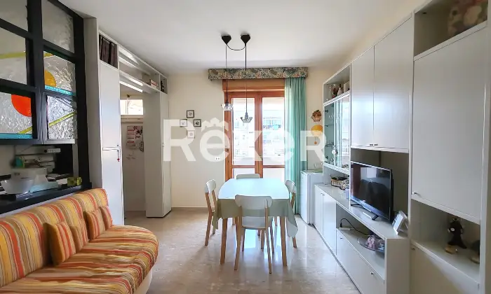 Rexer-Bitonto-Ampio-vani-luminoso-con-box-auto-di-propriet-Sala-da-pranzo