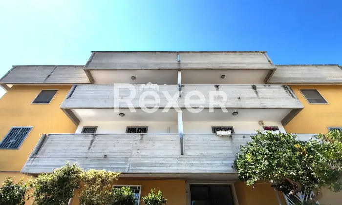 Rexer-Bitonto-Ampio-vani-luminoso-con-box-auto-di-propriet-Facciata