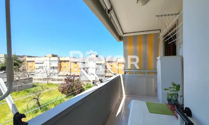 Rexer-Bitonto-Ampio-vani-luminoso-con-box-auto-di-propriet-Balcone