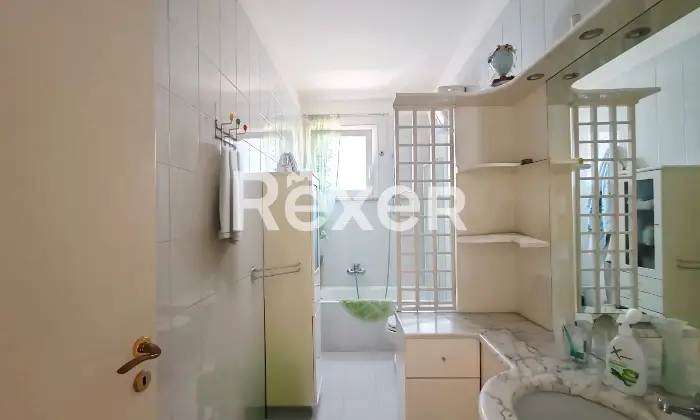 Rexer-Bitonto-Ampio-vani-luminoso-con-box-auto-di-propriet-Bagno