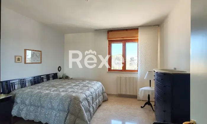 Rexer-Bitonto-Ampio-vani-luminoso-con-box-auto-di-propriet-Camera-da-letto-matrimoniale