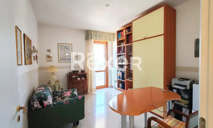 Rexer-Bitonto-Ampio-vani-luminoso-con-box-auto-di-propriet-Camera-da-letto