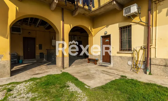 Rexer-Bollate-Bilocale-con-cucina-in-casa-di-corte-Ingresso