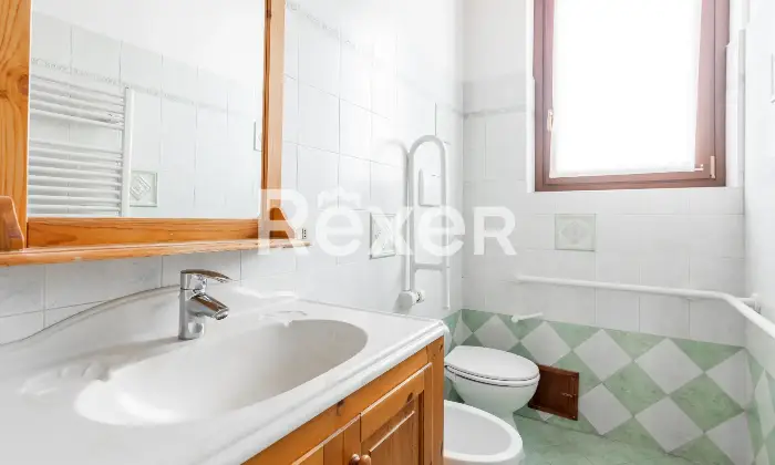 Rexer-Bollate-Bilocale-con-cucina-in-casa-di-corte-Bagno