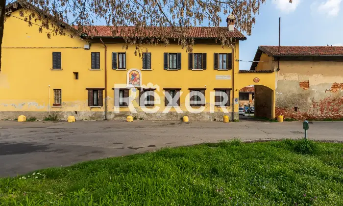 Rexer-Bollate-Bilocale-con-cucina-in-casa-di-corte-Facciata