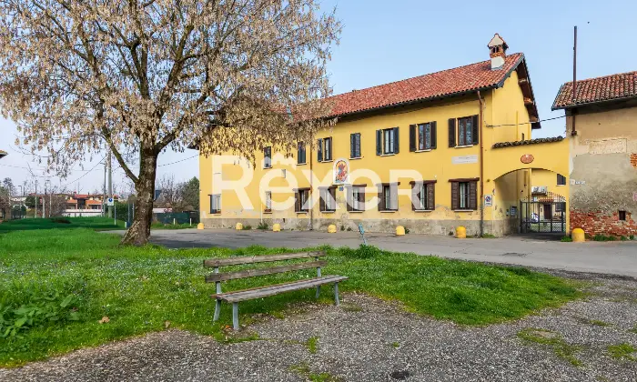 Rexer-Bollate-Bilocale-con-cucina-in-casa-di-corte-Ingresso