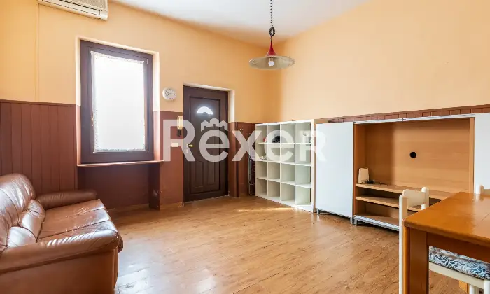Rexer-Bollate-Bilocale-con-cucina-in-casa-di-corte-Soggiorno