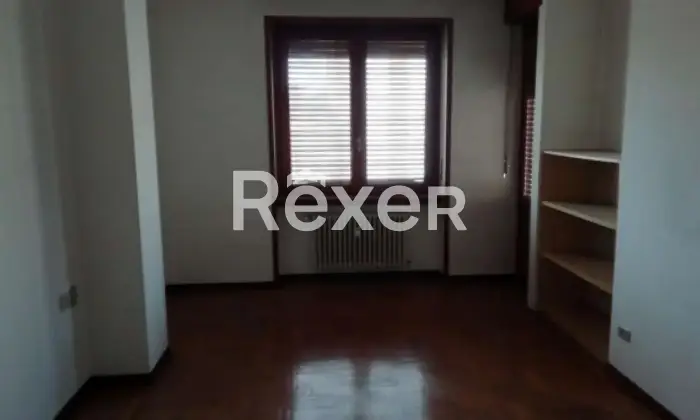 Rexer-Ponte-San-Pietro-Appartamenti-con-box-e-magazzini-Altro