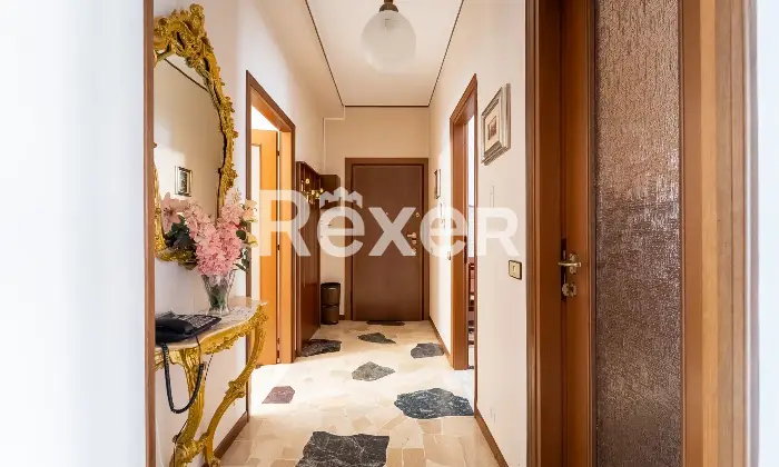 Rexer-Milano-Trilocale-con-doppi-balconi-e-cantina-Ingresso