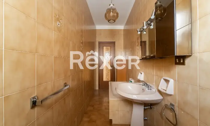 Rexer-Milano-Trilocale-con-doppi-balconi-e-cantina-Bagno