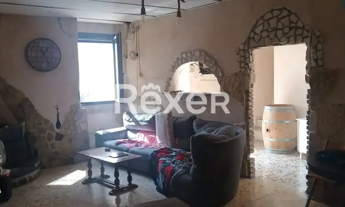 Rexer-Barile-Casa-indipendente-su-quattro-livelli-con-giardino-cantine-e-doppio-accesso-Barile-PZ-Altro