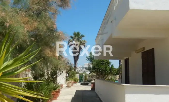 Rexer-Giovinazzo-Vendesi-villa-singola-con-terrazza-e-giardino-vista-mare-Terrazzo