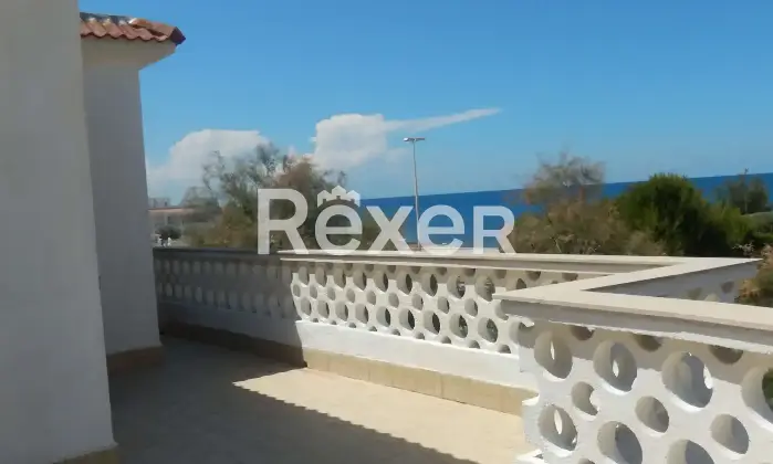 Rexer-Giovinazzo-Vendesi-villa-singola-con-terrazza-e-giardino-vista-mare-Terrazzo