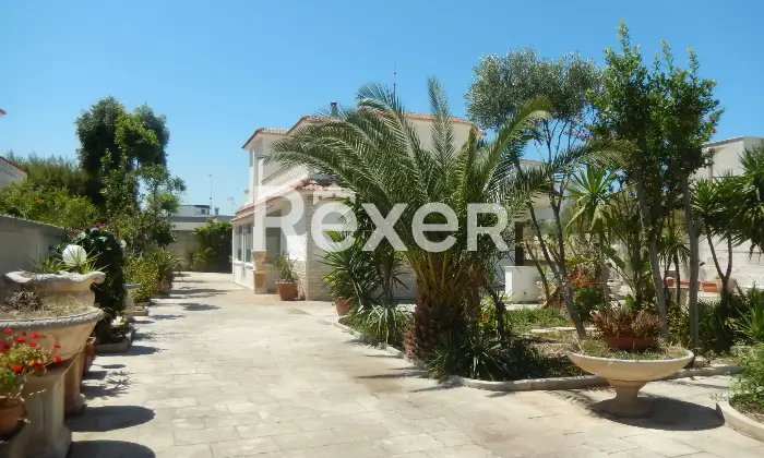Rexer-Giovinazzo-Vendesi-villa-singola-con-terrazza-e-giardino-vista-mare-Giardino