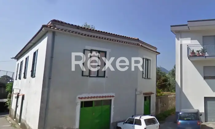 Rexer-Baronissi-Depositi-in-piazza-Garage