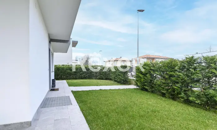 Rexer-Osio-Sotto-Villa-in-classe-A-Altro