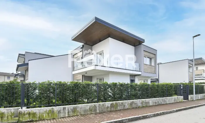 Rexer-Osio-Sotto-VILLA-IN-CLASSE-A-Altro