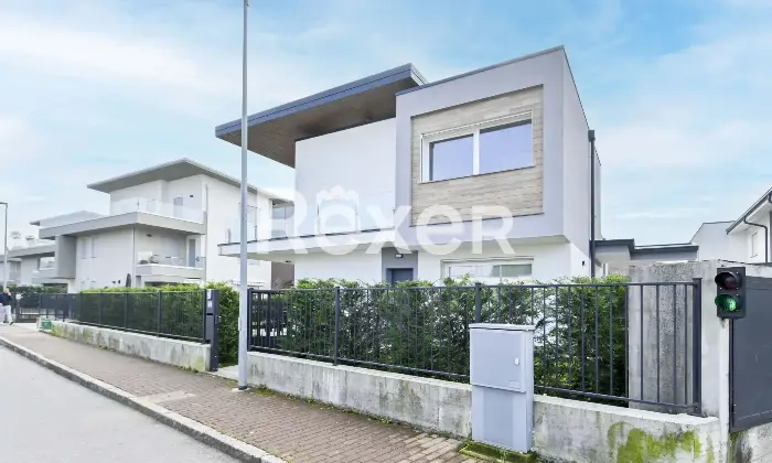 Rexer-Osio-Sotto-VILLA-IN-CLASSE-A-Altro