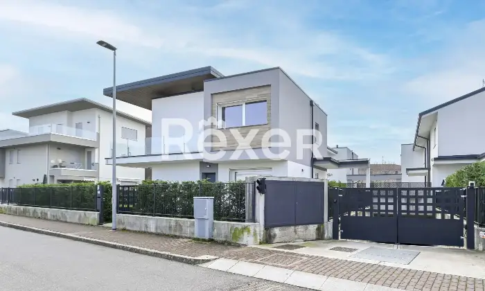 Rexer-Osio-Sotto-VILLA-IN-CLASSE-A-Altro