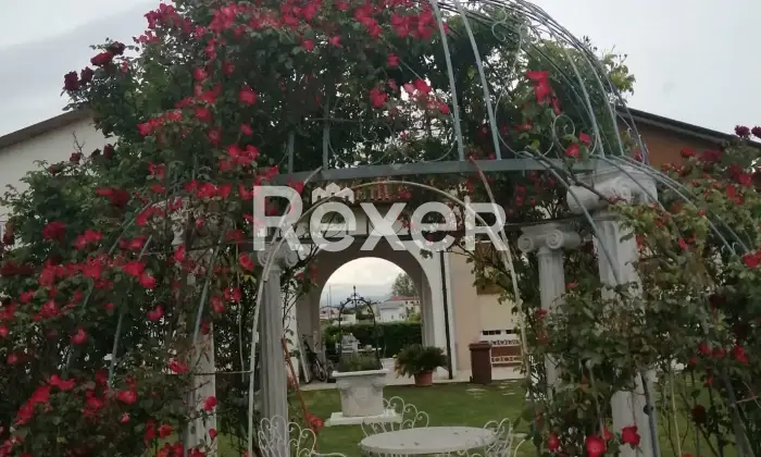 Rexer-Castelfranco-Veneto-Villetta-a-schiera-con-ampio-giardino-e-box-auto-Altro