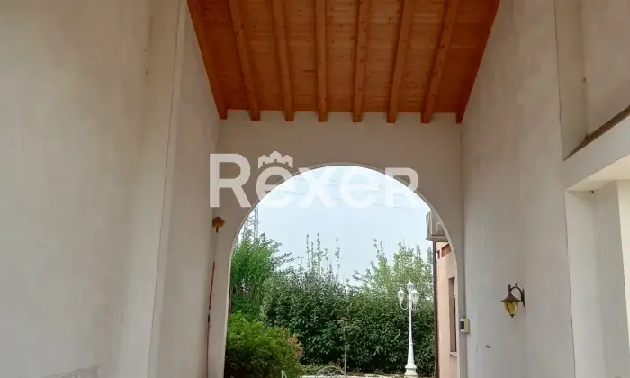 Rexer-Castelfranco-Veneto-Villetta-a-schiera-con-ampio-giardino-e-box-auto-Altro