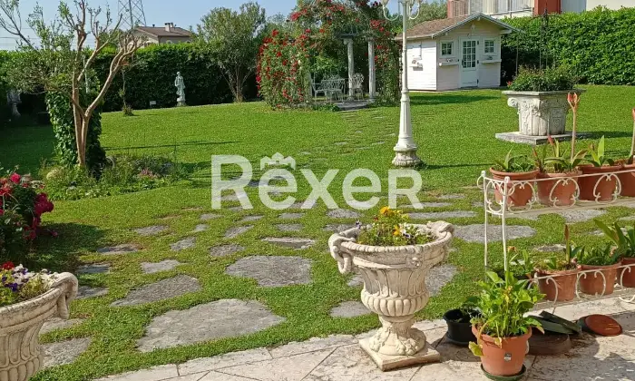 Rexer-Castelfranco-Veneto-Villetta-a-schiera-con-ampio-giardino-e-box-auto-Altro