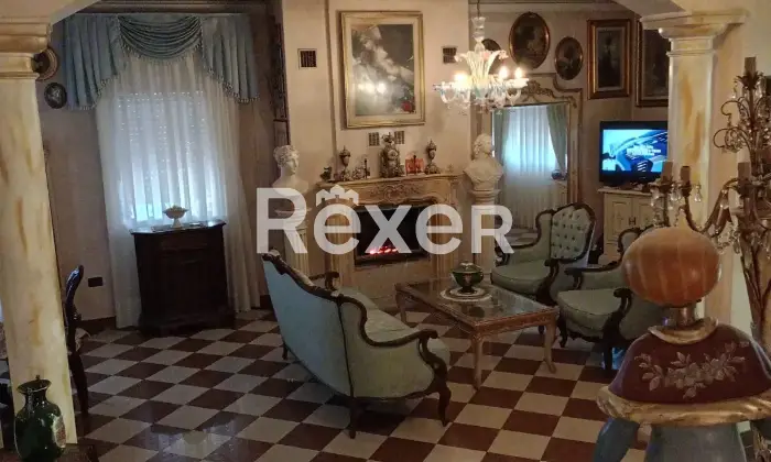 Rexer-Castelfranco-Veneto-Villetta-a-schiera-con-ampio-giardino-e-box-auto-Altro