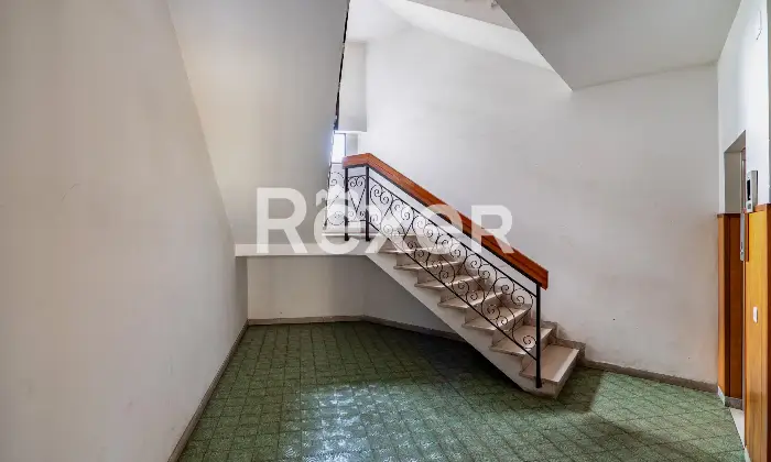 Rexer-Firenze-Bilocale-con-balcone-ottime-condizioni-Altro