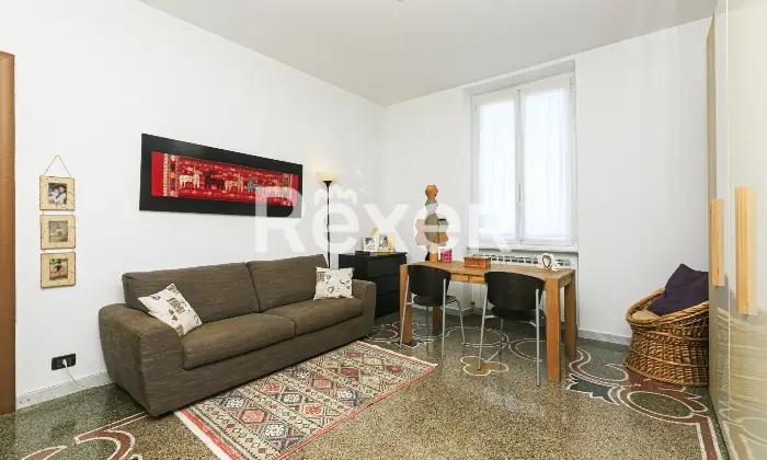 Rexer-Genova-Vendesi-appartamento-di-ampie-dimensioni-Altro