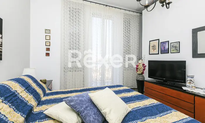 Rexer-Genova-Vendesi-appartamento-di-ampie-dimensioni-Altro