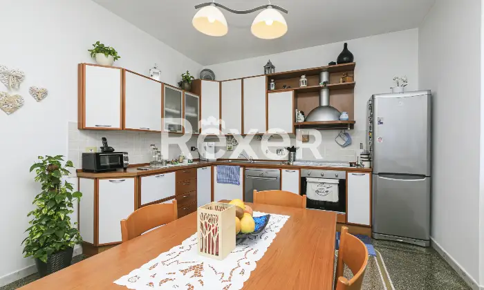 Rexer-Genova-Vendesi-appartamento-di-ampie-dimensioni-Altro