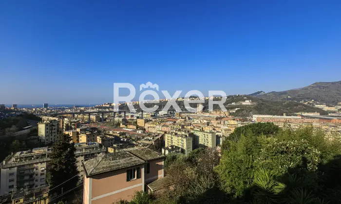 Rexer-Genova-Vendesi-appartamento-di-ampie-dimensioni-Altro