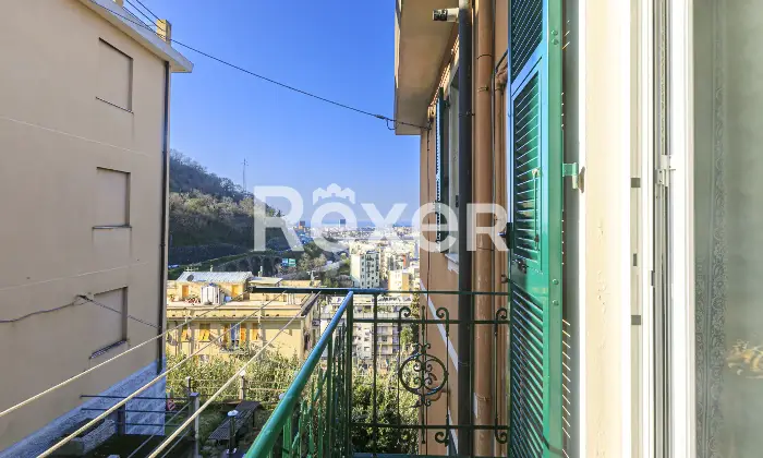 Rexer-Genova-Vendesi-appartamento-di-ampie-dimensioni-Altro