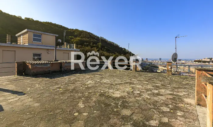 Rexer-Genova-Vendesi-appartamento-di-ampie-dimensioni-Altro