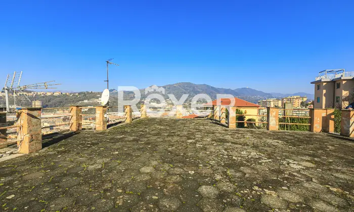 Rexer-Genova-Vendesi-appartamento-di-ampie-dimensioni-Altro