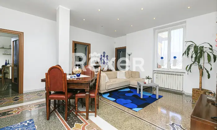 Rexer-Genova-Vendesi-appartamento-di-ampie-dimensioni-Altro