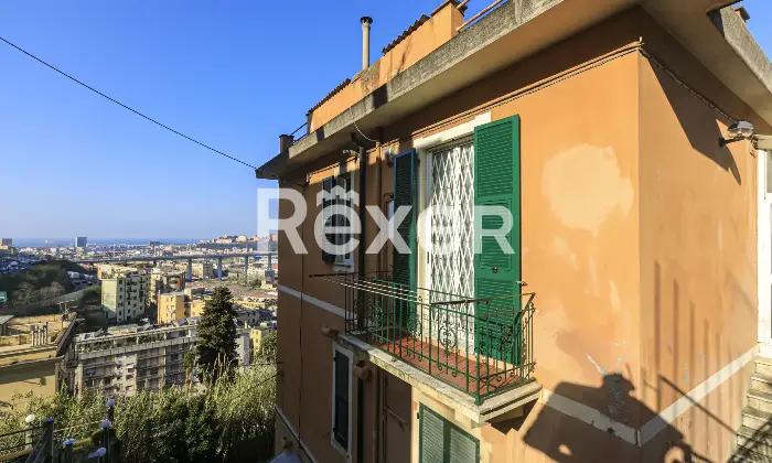 Rexer-Genova-Vendesi-appartamento-di-ampie-dimensioni-Altro