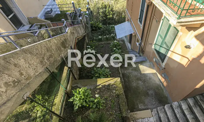 Rexer-Genova-Vendesi-appartamento-di-ampie-dimensioni-Altro