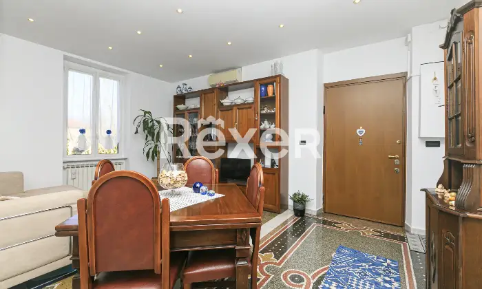 Rexer-Genova-Vendesi-appartamento-di-ampie-dimensioni-Altro