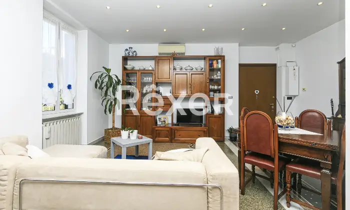 Rexer-Genova-Vendesi-appartamento-di-ampie-dimensioni-Altro